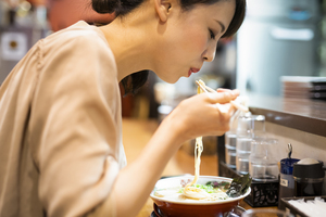 『ラーメン二郎』の「食事は20分以内」投稿が物議。飲食店が学ぶべきSNSの運用術 飲食ニュース・トレンド